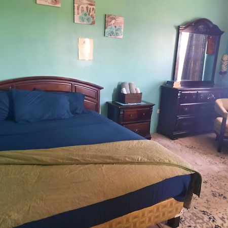 Db Tower Vacation Rental Belize City Exteriör bild